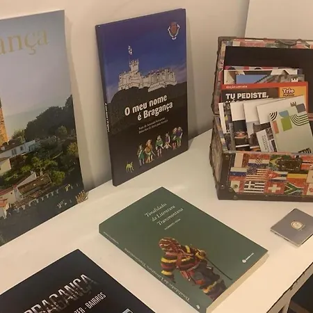 Проживание в семье Hollywood Браганса