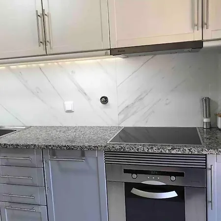 Проживание в семье Hollywood Браганса