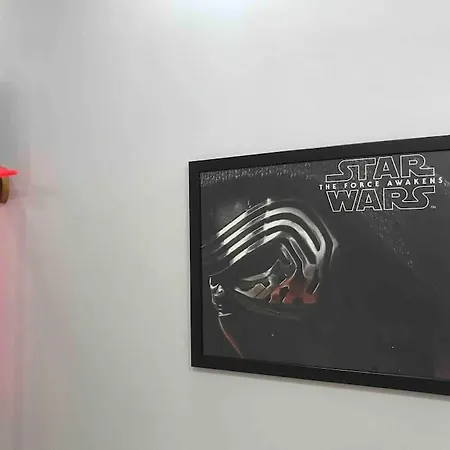 Проживание в семье Hollywood *