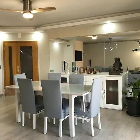 Проживание в семье Hollywood Браганса